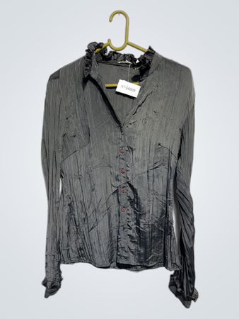 Grau gerüschte Knopf-Bluse mit rüschigem Kragen