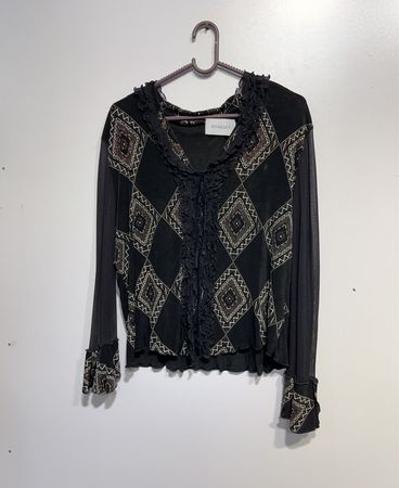 Schwarzes Diamantmuster-Top mit Rüschen und Bindungsdetail
