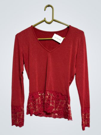 Rotes V-Ausschnitt Langarmshirt mit Spitzenbesatz