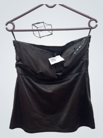 Schwarzes trägerloses Oberteil