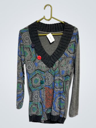 Grauer V-Ausschnitt Pullover mit langen Ärmeln und gemusterter Vorderseite