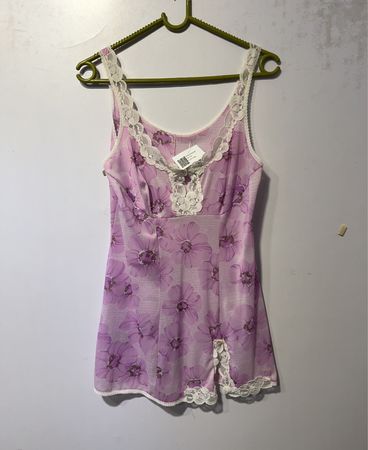 Rosa Blumen-Spitzenbesatz Slipkleid