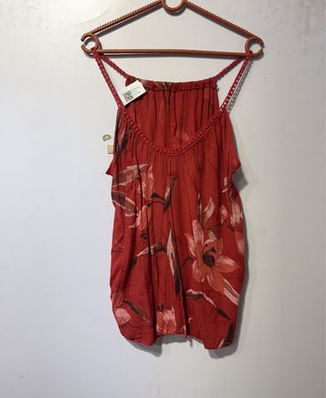 Rote Blumenmuster-Top