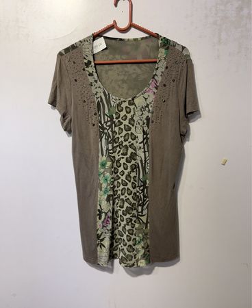 T-Shirt mit floralem und tierischem Druck