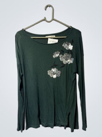 Grünes langärmliges Oberteil mit Pailletten-Blumenmuster