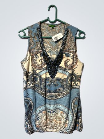 Ärmelloses, mit Perlen besetztes V-Ausschnitt-Top mit Paisley-Druck