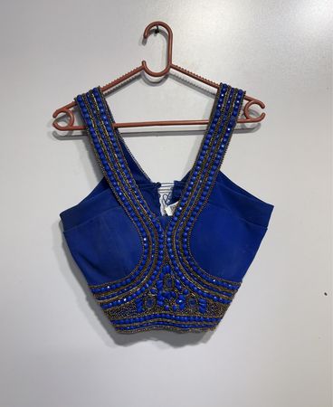 Blaue verzierte Bluse