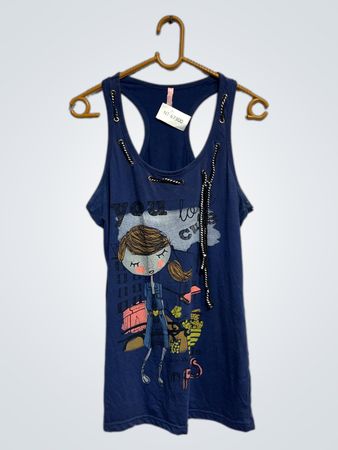 Blaues Tanktop mit grafischem Druck