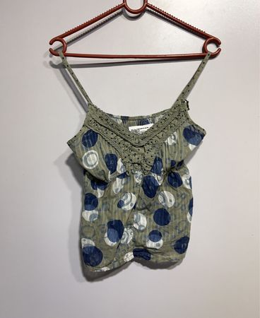 Grüne und blaue gepunktete Camisole