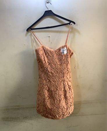 Pfirsichspitzen-Mini-Kleid