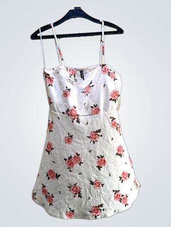 Geteiltes weißes Blumenmuster-Minikleid
