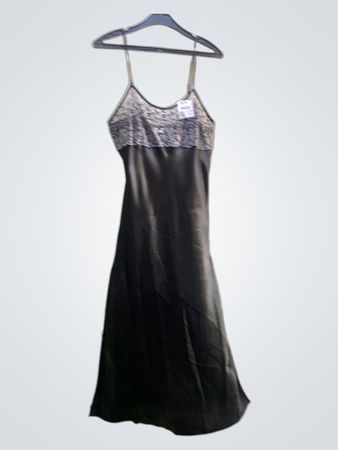 Schwarzes Slipkleid mit Spitzen-detail