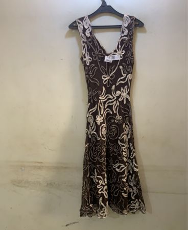 FaithVintage Braunes Floral Besticktes Kleid