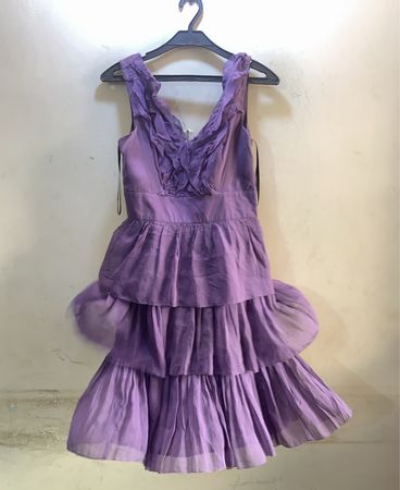 Warehouse Lila Geschichtete Rüsche Kleid