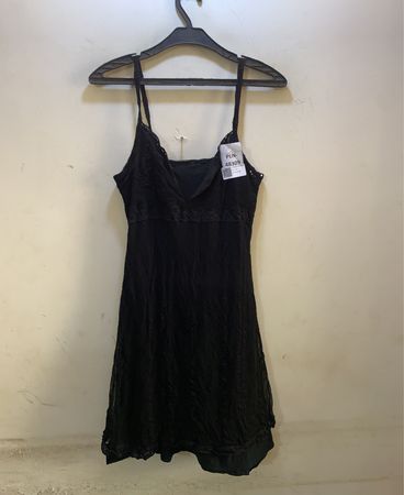 Schwarzes Spitzen-Nachtkleid