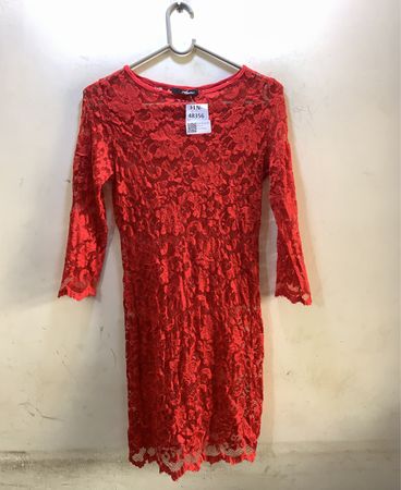 Rotes Spitzenkleid