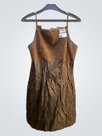 Braunes strukturiertes Kleid