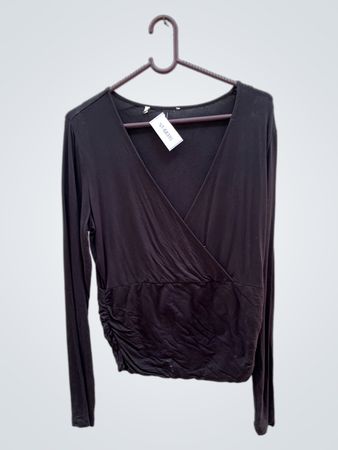 Schwarzes Langarm-Wickeloberteil mit gerüschtem seitlichen Detail