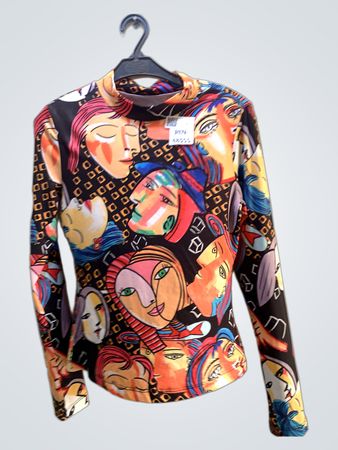 FaithVintage Langarmshirt mit abstraktem Gesichterdruck