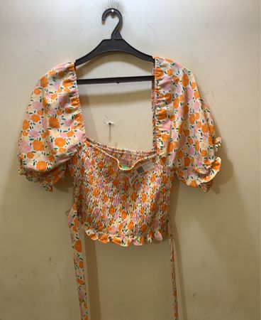 FaithVintage Floral Smocked Square Neck Puff Sleeve Crop Top