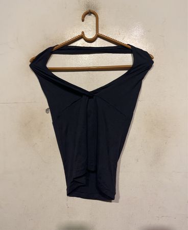 Schwarzes Neckholder-Top
