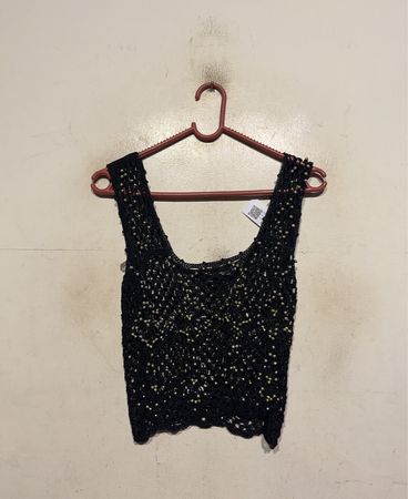 Schwarzes gehäkeltes Tanktop mit Perlenverzierungen