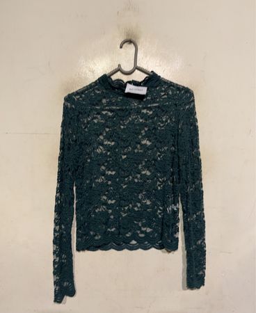 Grünes Spitzen-Mock-Neck Langarmshirt