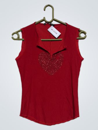 Dunnes Stores Rotes ärmelloses Oberteil mit Herzdetail
