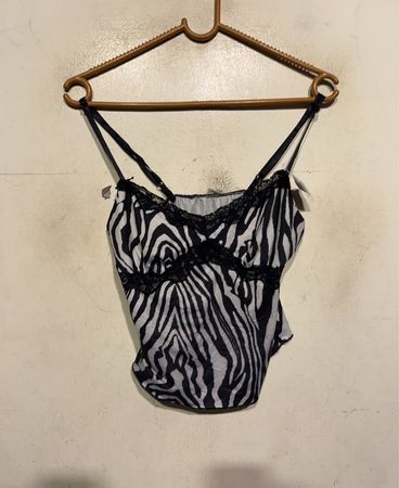 Zebra-Print-Trägeroberteil mit schwarzem Spitzeabschluss