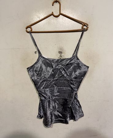 Zerschlagenes Samt-Cami-Top