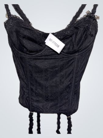 Schwarzes Korsett mit Strapsen