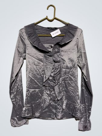 Die beste grau gestreifte Rüschbluse