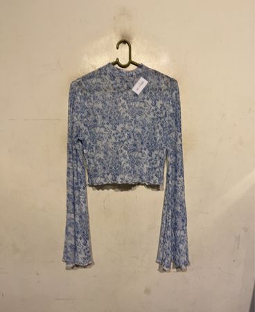 Blaues Blumenmuster Langarm-Crop-Top