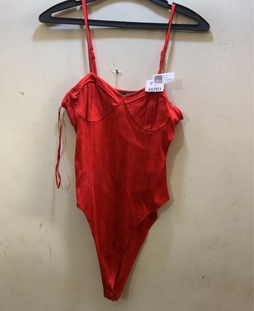 Rotes Bodysuit