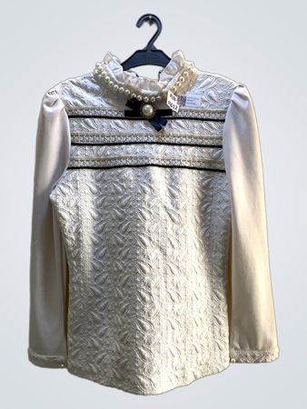 FaithVintage Weiße Texturierte Bluse mit Perlen und Schwarzband Detail