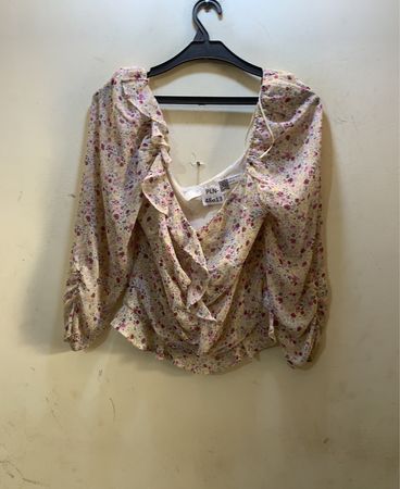 ASTR Floral Print Ruffle Langärmlige Bluse
