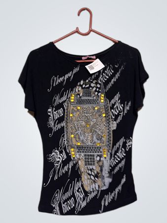 Schwarzes T-Shirt mit Grafdesign