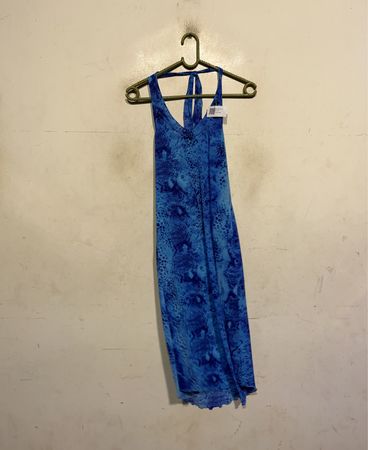 Blau gemustertes Halterkleid