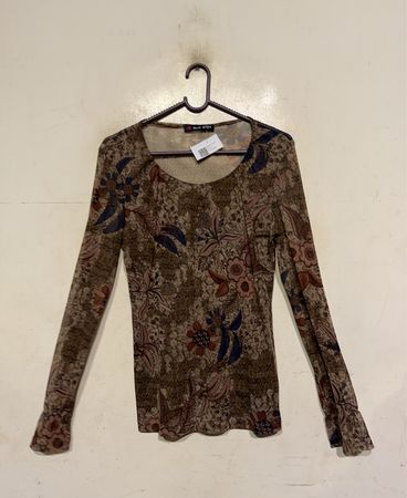Blauer Himmel Blumenmuster Langarmtop
