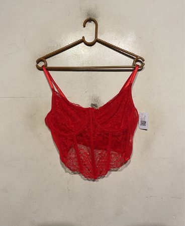 Rotes Spitzen-Corsett-Top