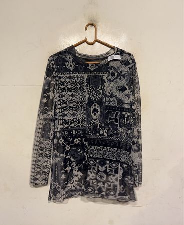 Durchsichtiger Mesh-Langarm-Top mit Patchworkdruck