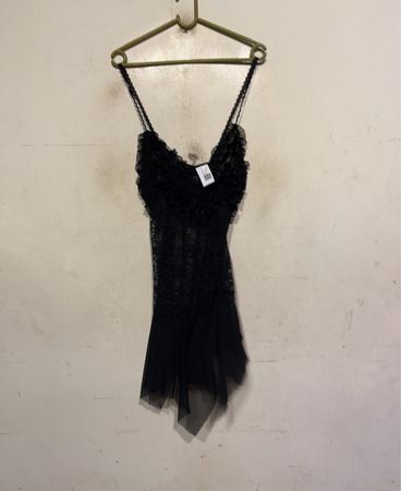 Schwarzes Spitzen-Nachtkleid