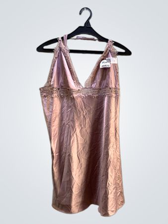 Nachthemd mit pinker Spitzenborte