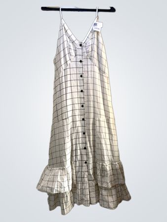 Midi-Kleid mit Rüschen im weißen und schwarzen Gittermuster