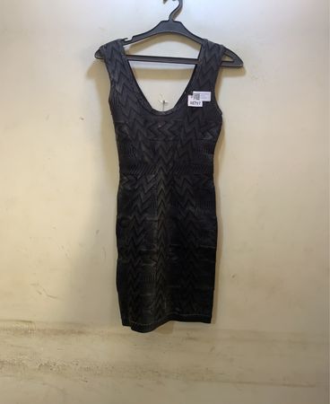 FaithVintage Schwarzes Texturiertes V-Ausschnitt Ärmelloses Kleid