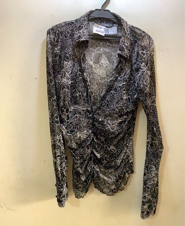 Mexx Schwarz-weißes Floralprint gerafftes Langarmhemd