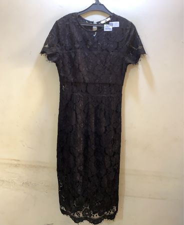 Schwarzes Spitzenkleid