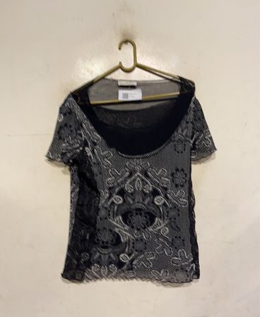 Capriccioli Damen Schwarz-Weiße Gemusterte Mesh-Bluse