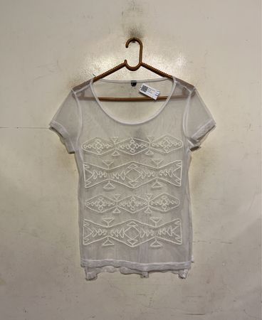 Durchsichtiges Weißes T-Shirt mit geometrischer Stickerei