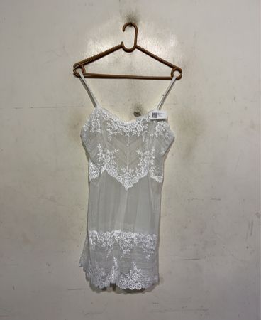Weiße Spitzen-Unterhose